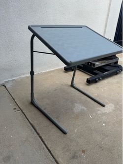 Adjustable table/craft table