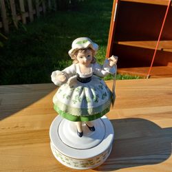 Antique Schmidt Irish Girl Music Box