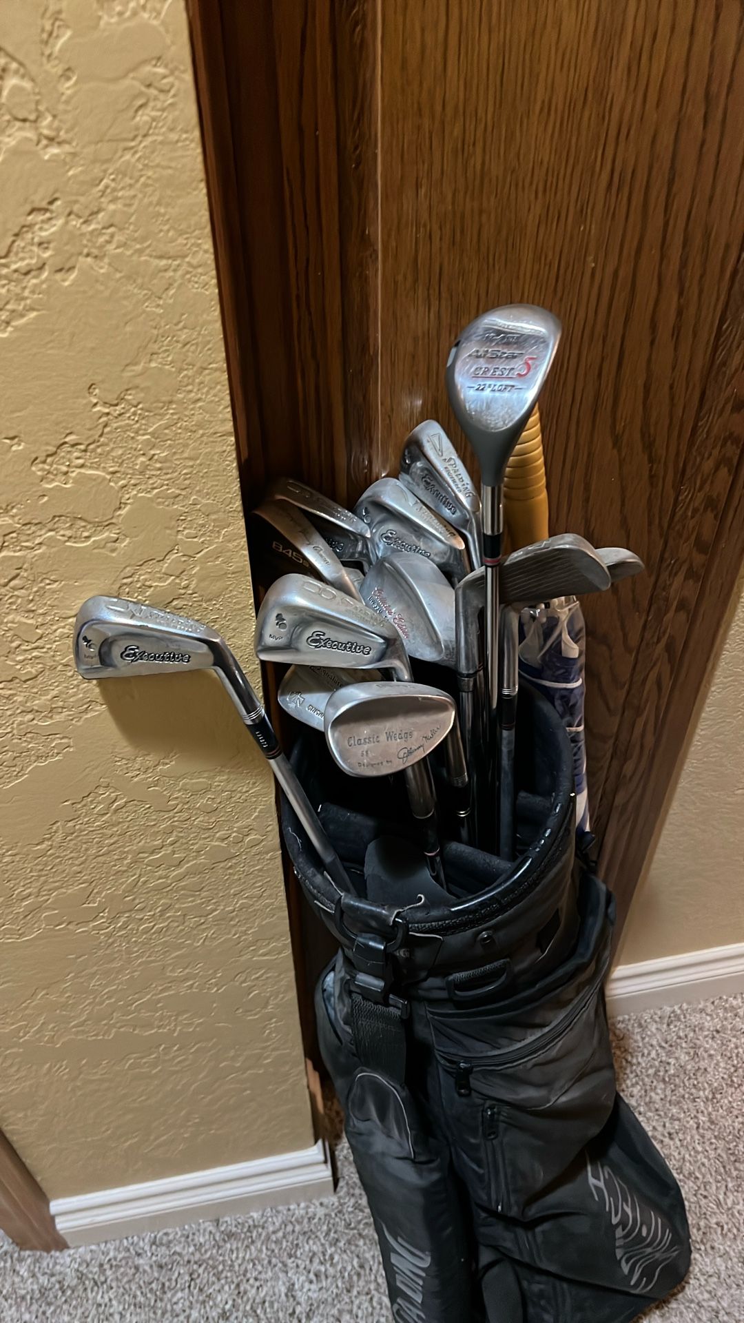 Spalding Golf Clubs With Spalding Golf Bag And Umbrella
