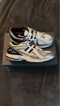 NEW BALANCE 9060 size 8