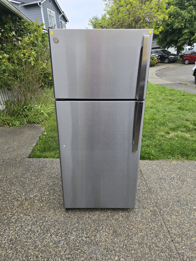 30 Days Warranty (Ge Fridge Size 28w 29 1/2d 64h) I Can Help You With Free Delivery Within 10 Miles Distance 