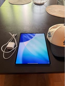 Apple 12.9-inch iPad Pro 256 GB (6th Generation)