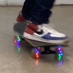Complete Skateboard With Light Up Cruiser Wheels 