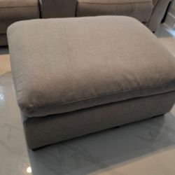 Beautiful Thomasville Ottoman 