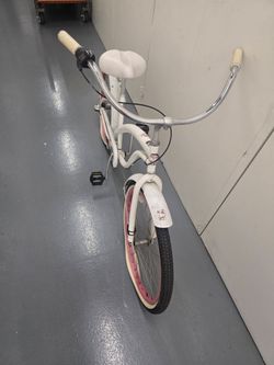 Hello Kitty Girls Cruiser Bike