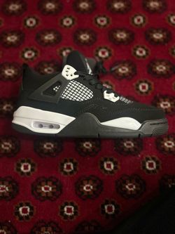 Jordan 4 white thunders