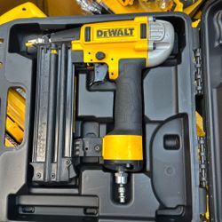 Dewalt 18 Ga Brad Nailer 