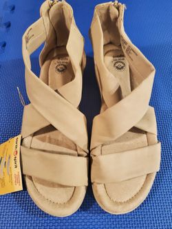 Earth Spirit Comfort Wedge Strappy Sandals in Beige Women's Size 8 NEW with Tags