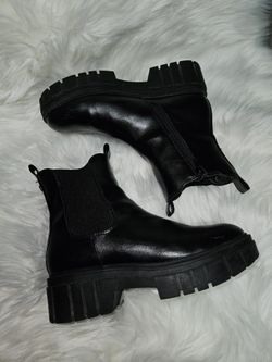 Madden NYC Women's Chunky Lug Chelsea Boots size 8