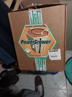 Hydroponics  Super Growers Kit Pumps N More Chemicals Then Anyone Needs 