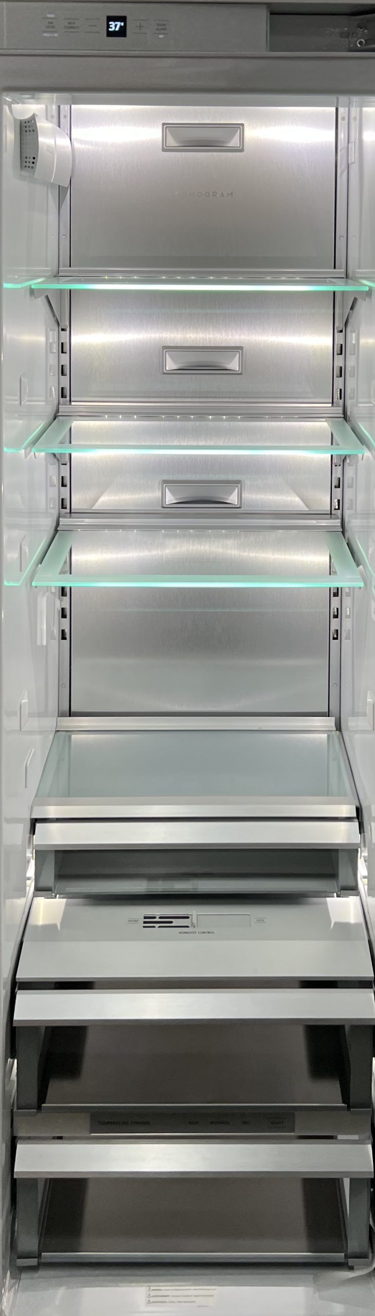 MONOGRAM Refrigerator ZIR241NBRII 02285 .