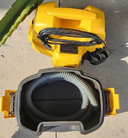 DeWalt DC500 Heavy Duty 2.6A 2 Gallon Wet Dry Vacuum 18v Cordless