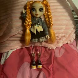 Selling Royale high doll For 59$dollars