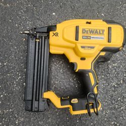 Dewalt DCN680 Nailer