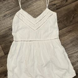 Tularosa White Summer Dress Excellent Condition Size XS/Small  If you have any questions about shipping or sizing pls feel free to reach out ☺️ Offers