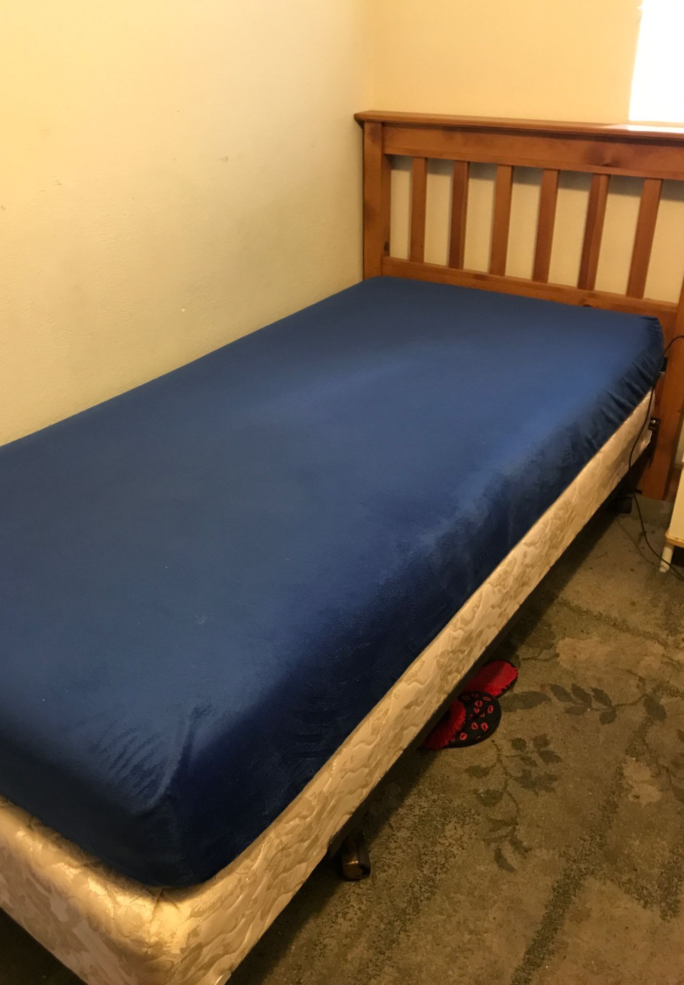 Free kids Twin bed