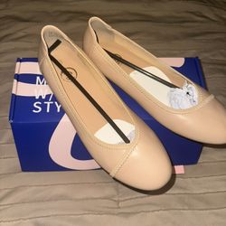 Women’s Beige Flats