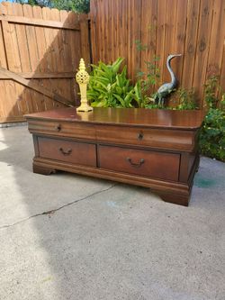 BROYHill Coffee Table
