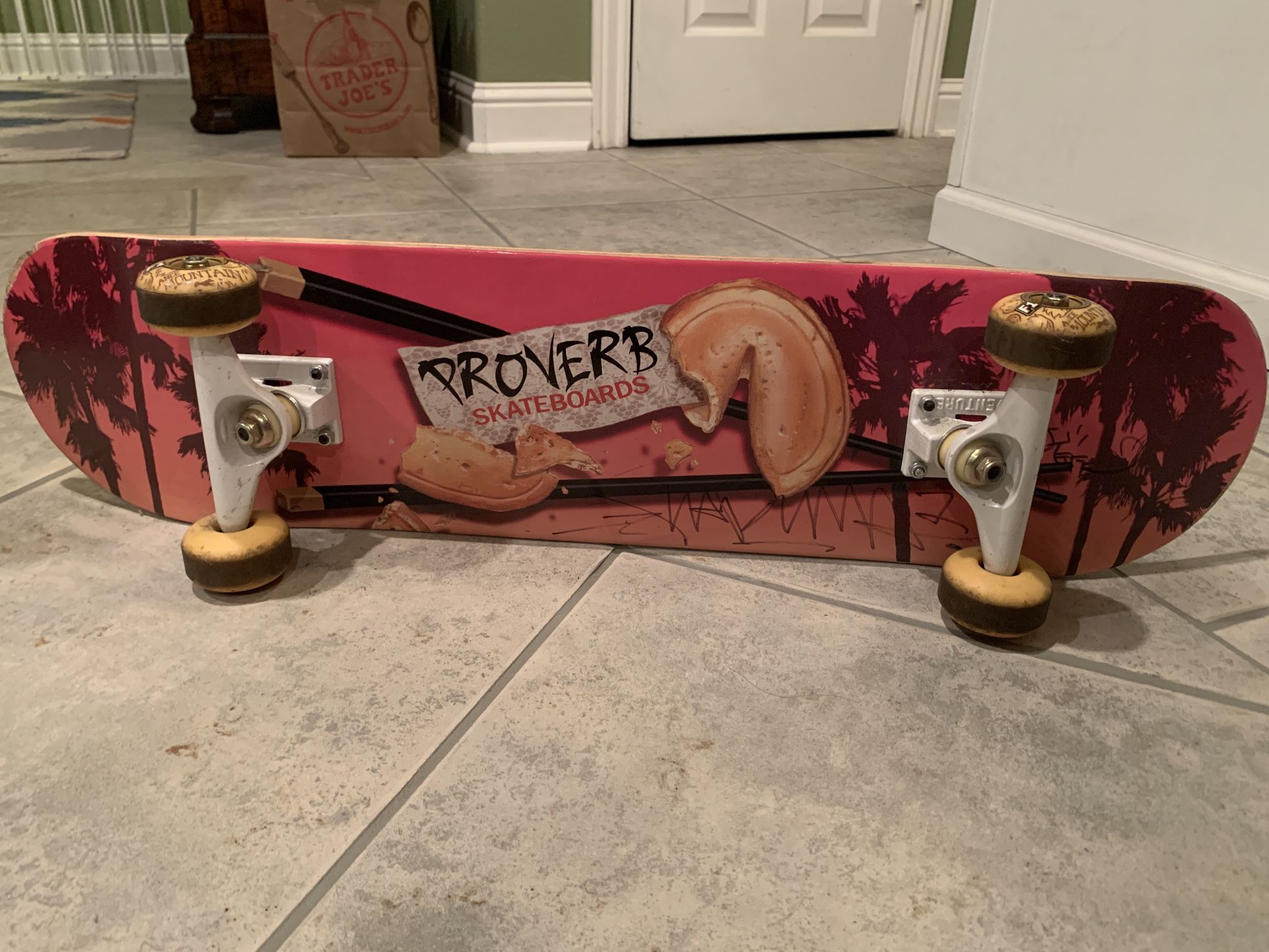 Skateboard - Great Condition - VERY LITTLE USE