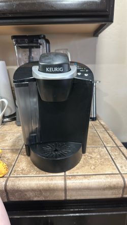KEURIG COFFEE MAKER