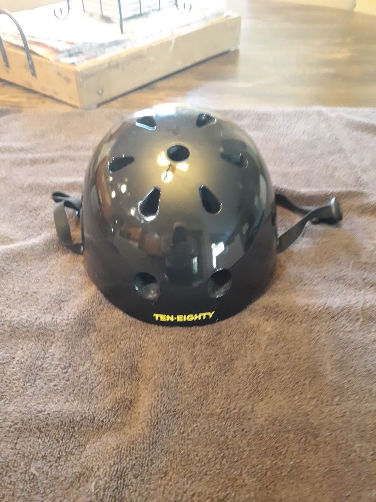 TEN EIGHTY Skateboard / Trick Rollerblade Helmet SIZE MEDIUM / LARGE Black