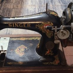Vintage Singer Sewing Machine W/motor