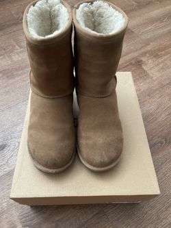 Ugg Women’s Essential Short Sz 8