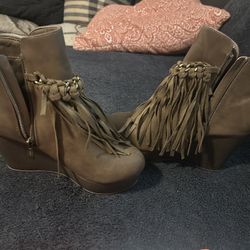 Women’s Shoes/boots