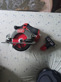Circular Saw milwaukee with battery  like New