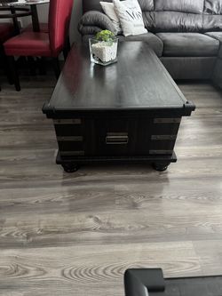 Coffee table/ Storage chest