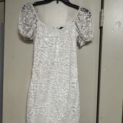 Windsor - White Lace Fitted Dress With Puff Sleeves