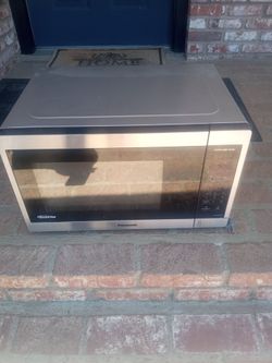 Panasonic 1200 Watt Inverter Microwave Oven Excellent New Condition