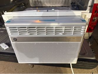 GE 550sq.ft 12000 BTU Smart Window Air conditioner