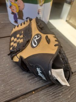 small child's  Rawlings 10 inch baseball glove great shape