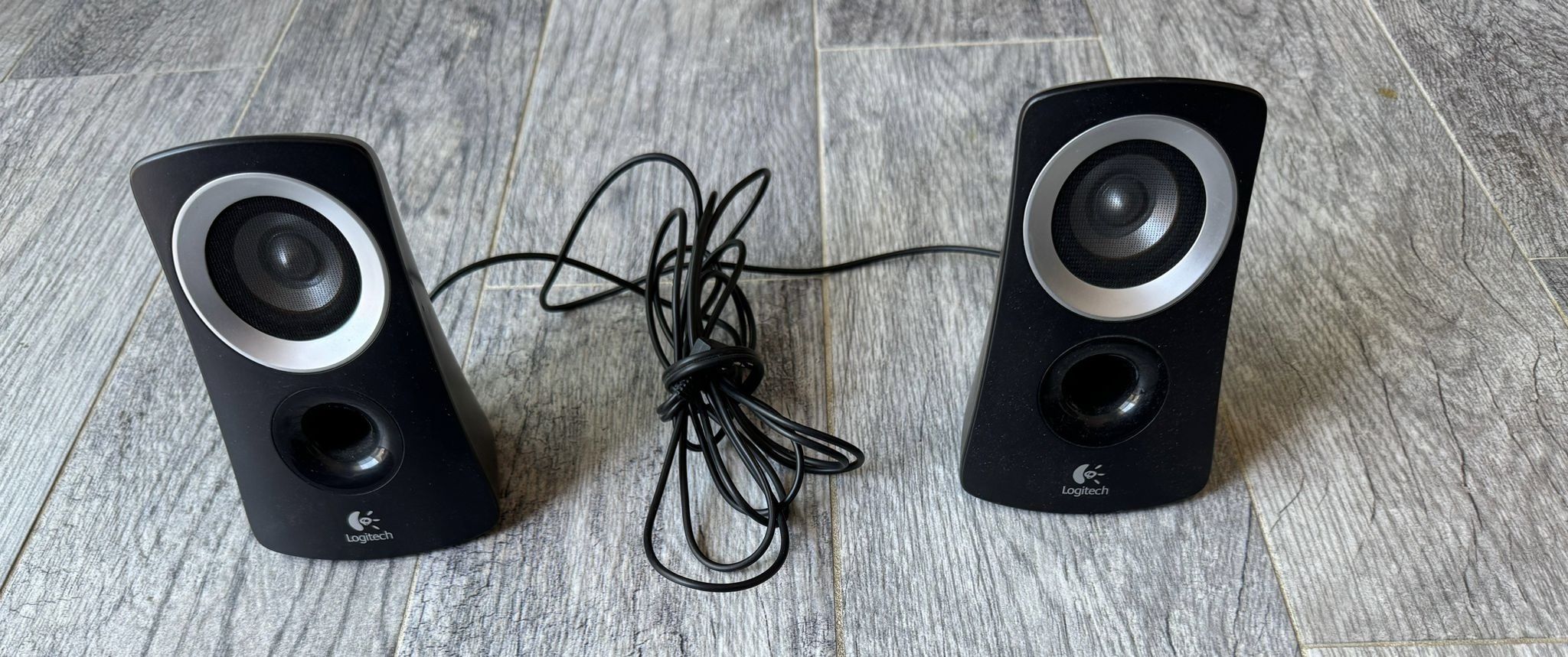 Logitech Z313 2.1 Multimedia Speaker System with Subwoofer