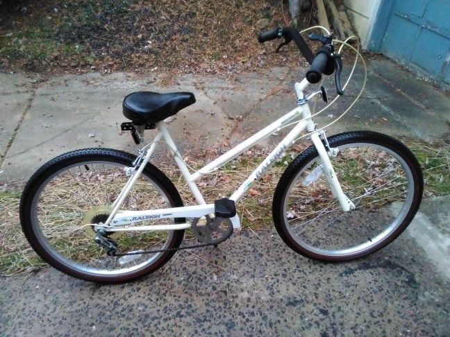 Raleigh 6 Speed Cruiser Great Condition 