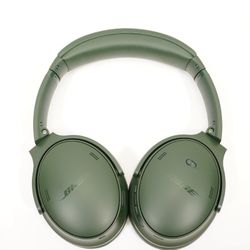 Bose (2 Month Old Headphones ) 