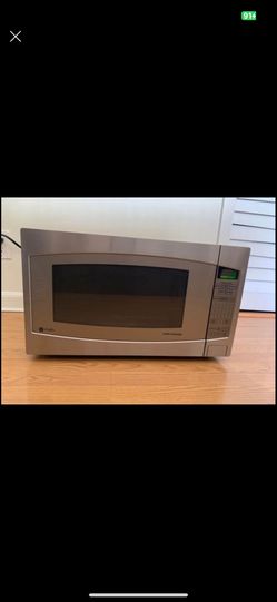 GE 2.2-cu ft 1200-Watt Countertop Microwave (Stainless Steel) See Description
