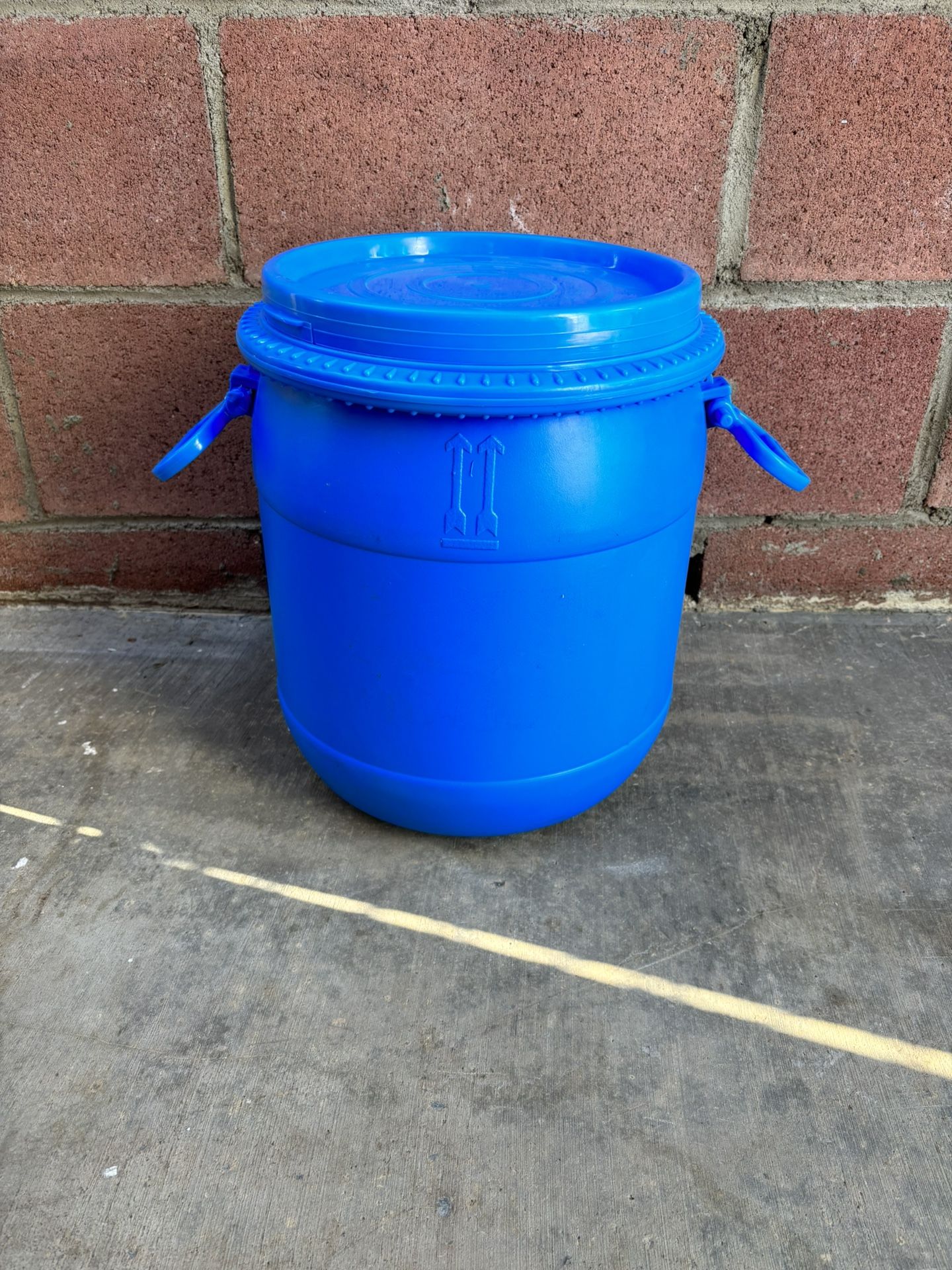Chicken 🐓 Feed Container