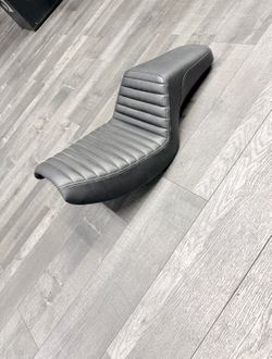 FXR Saddlemen Tuck N Roll seat