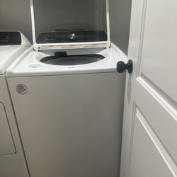 Whirlpool Washer & Dryer Set (Removable Agitator, Excellent Condition)