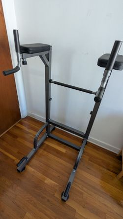 Tricep/chest dip station
