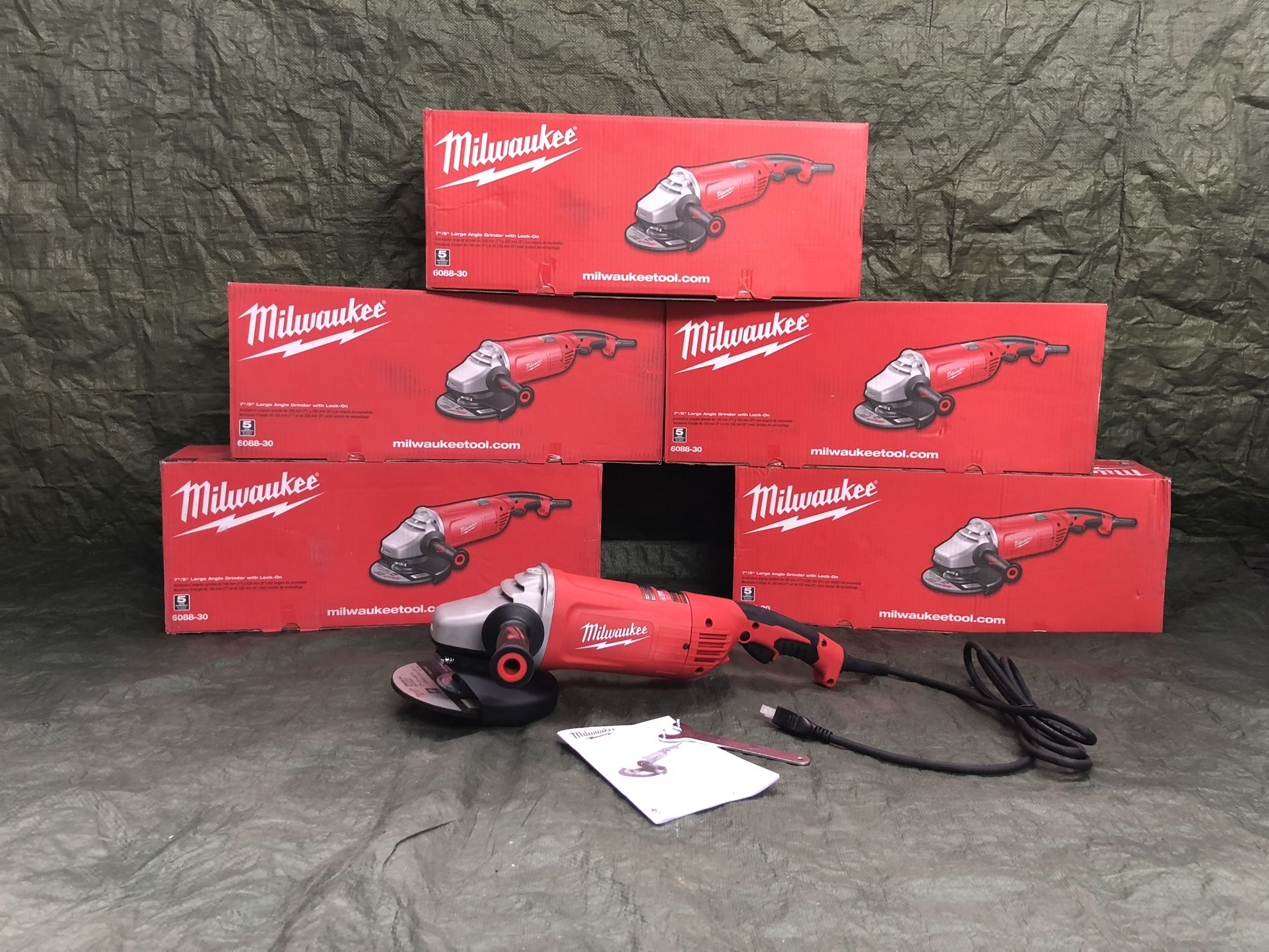 Milwaukee 15amps Large Angle Grinder 7/9” With Trigger Lock-on Switch