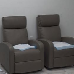 Sofa recliner chairs accepting offers