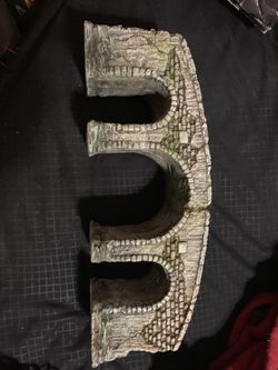 Artifact for a fish or reptile tank