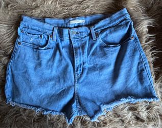 Levi High Rise Shorts waist 33 New