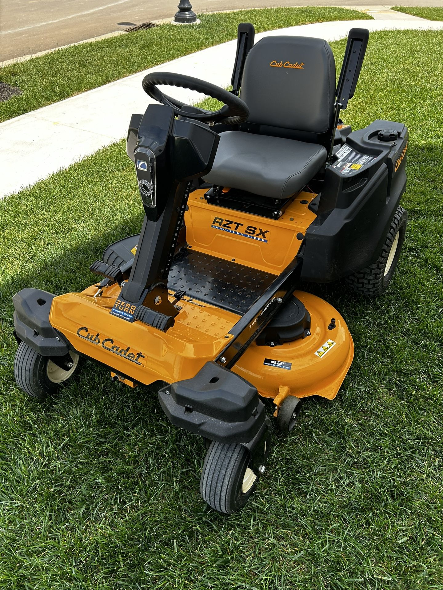 ***PRICE DROP*** Cub Cadet RZT SX 42”