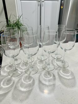 Set of 8 Clear Glass Wine Glasses