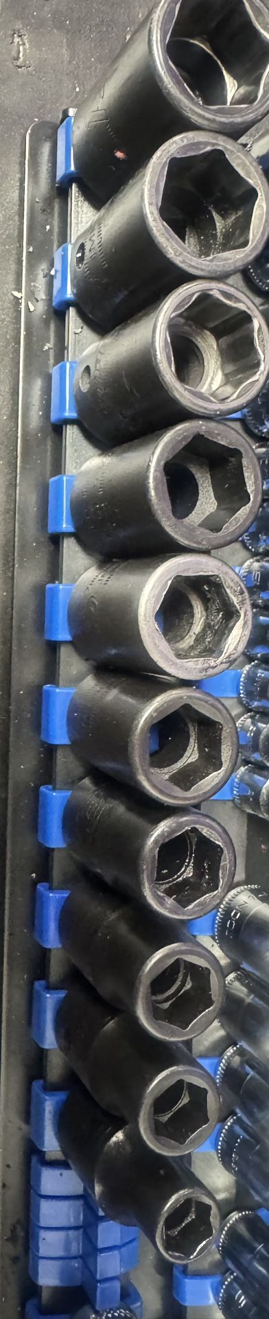 Snap on impact socket