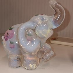 Vintage Fenton opalescent art glass elephant figurine. 